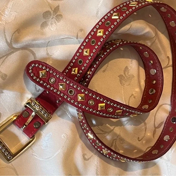 Red and Gold Decorative Leather Belt - Picture 2 of 4